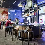 Hans Brinker Hostel *