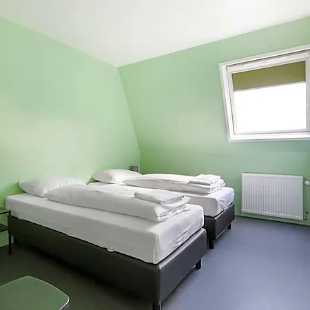 Hans Brinker Hostal *