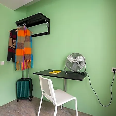 Hans Brinker Hostal